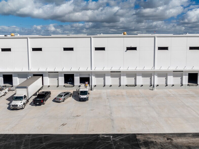 More Photos Of 10900 NW 128th Street, Medley Warehouse For Lease