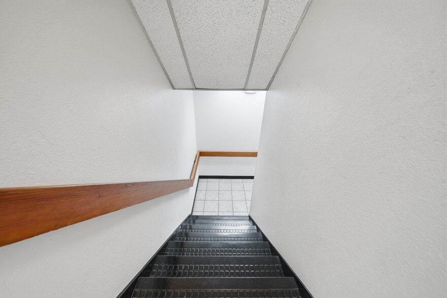 More Photos Of 104 E Fowler Ave, Tampa Office For Sale