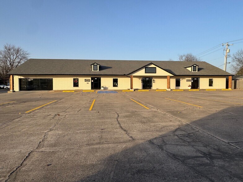 Primary Photo Of 719 E 141st St, Glenpool Storefront Retail Office For Lease