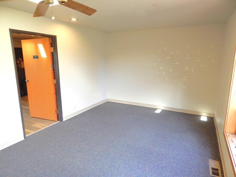 More Photos Of 272 Medical Loop, Roseburg Office For Sale
