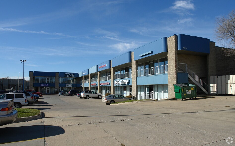 More Photos Of 4214 Fleur Dr, Des Moines General Retail For Lease