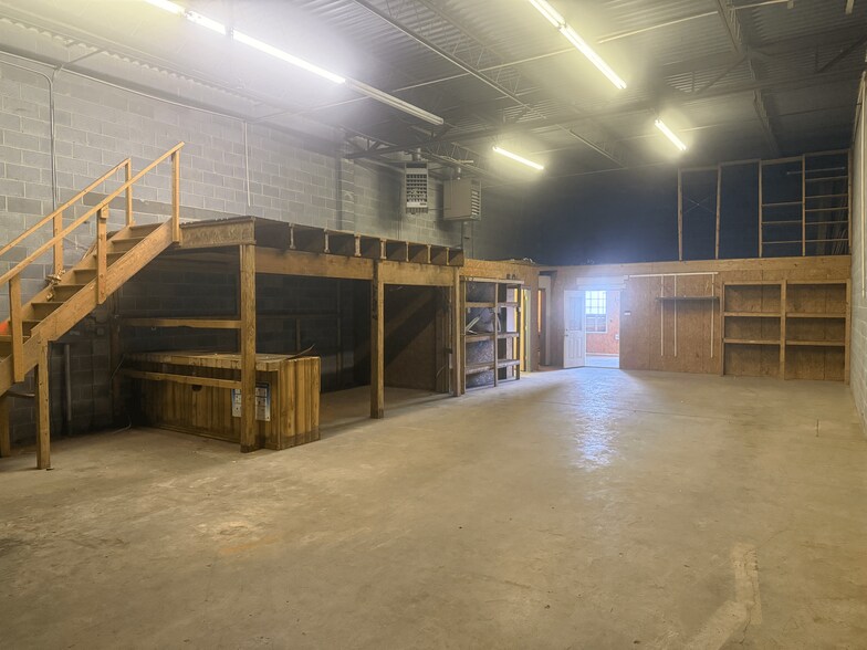 More Photos Of 4006 Leonard Dr, Fredericksburg Warehouse For Lease