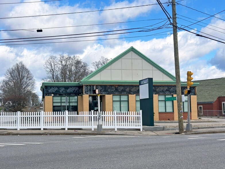 Primary Photo Of 293 S Main St, Manchester Bank For Sale