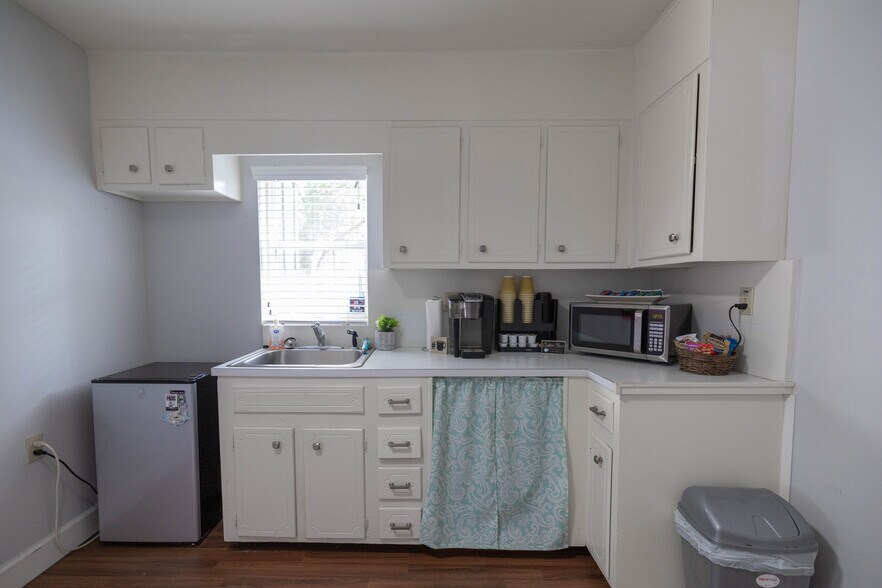 More Photos Of 1524 Smith St, Orange Park Office For Lease