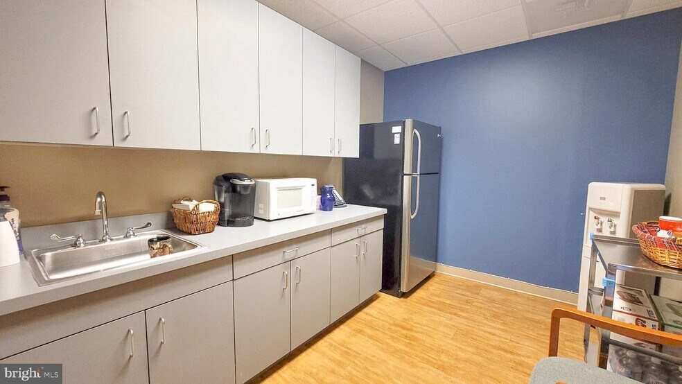 More Photos Of 2050 Old Bridge Rd, Woodbridge Medical For Sale