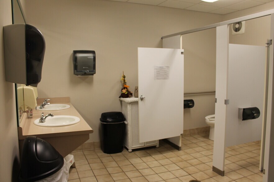 More Photos Of 37 W Fairmont Ave, Savannah Office For Lease