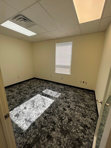 More Photos Of 875 Centerville Rd, Warwick Office For Sale