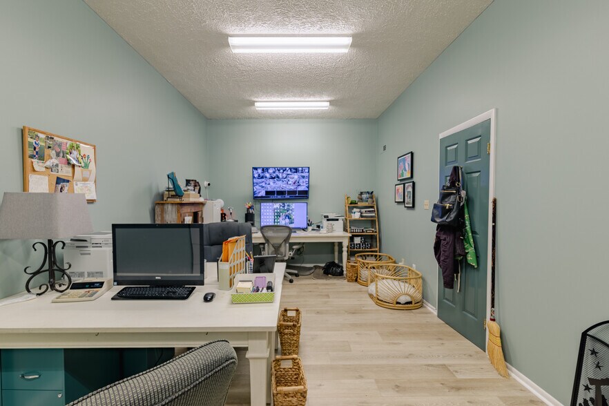 More Photos Of 29350 Matthewstown Rd, Easton Garden Center For Sale