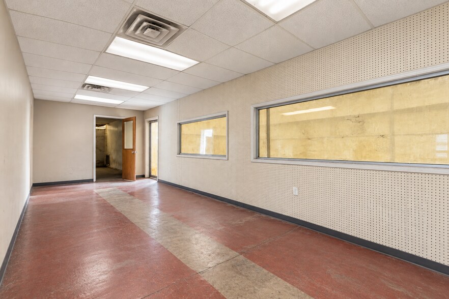 More Photos Of 2101 42nd St NW, Winter Haven Warehouse For Lease
