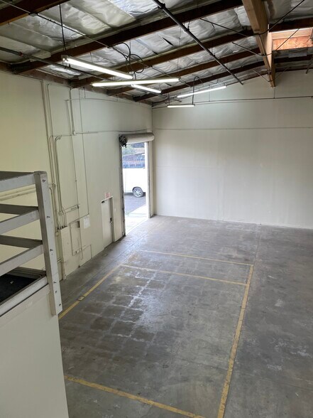 More Photos Of 100 S Reservoir St, Pomona Warehouse For Lease