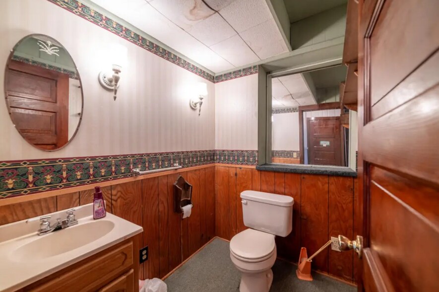 More Photos Of 1773 Superior St, Three Lakes Office For Sale