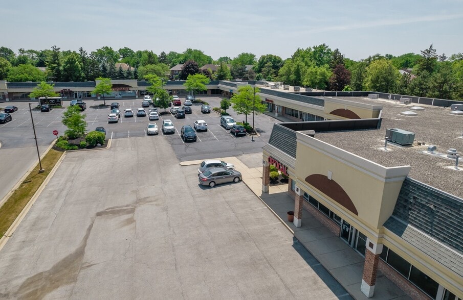 More Photos Of 152-166 S Bloomingdale Rd, Bloomingdale Unknown For Lease