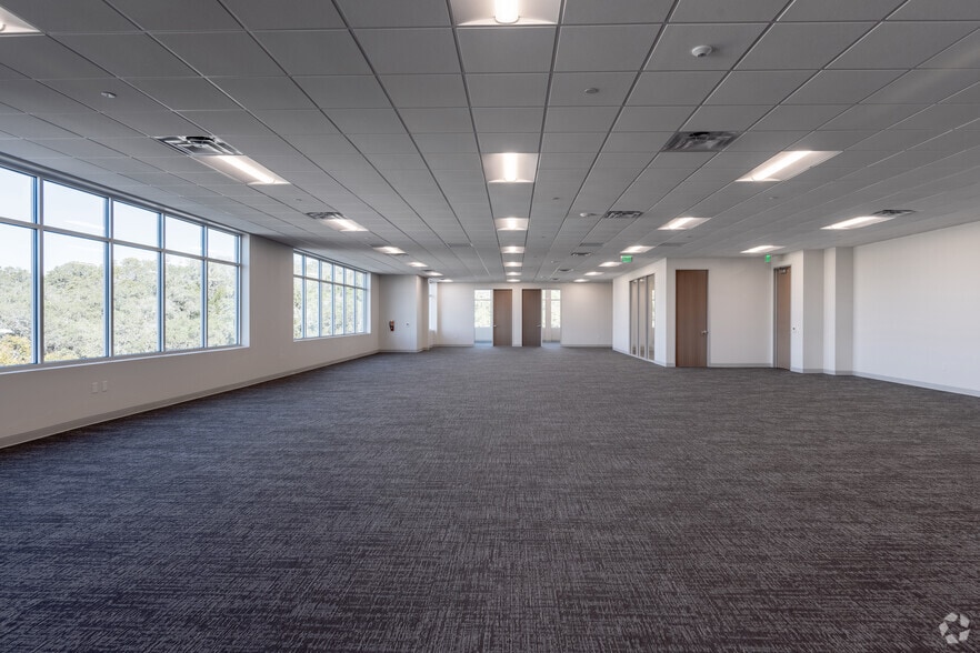 More Photos Of 19122 N US Highway 281, San Antonio Office For Lease