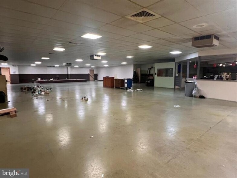 More Photos Of 80 Brady Ln, Lewistown Sports And Entertainment For Sale