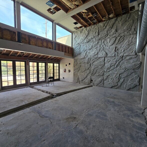 More Photos Of 920 N La Cienega Blvd, Los Angeles Storefront For Lease