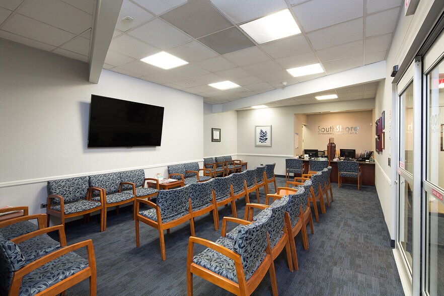 More Photos Of 444 Merrick Rd, Lynbrook Medical For Lease