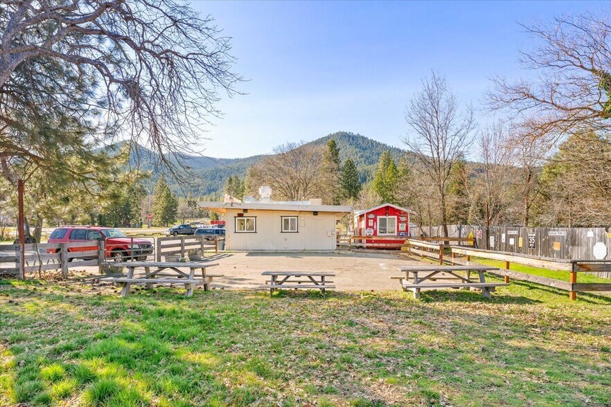 More Photos Of 404 CA-3 Hwy, Etna Restaurant For Sale