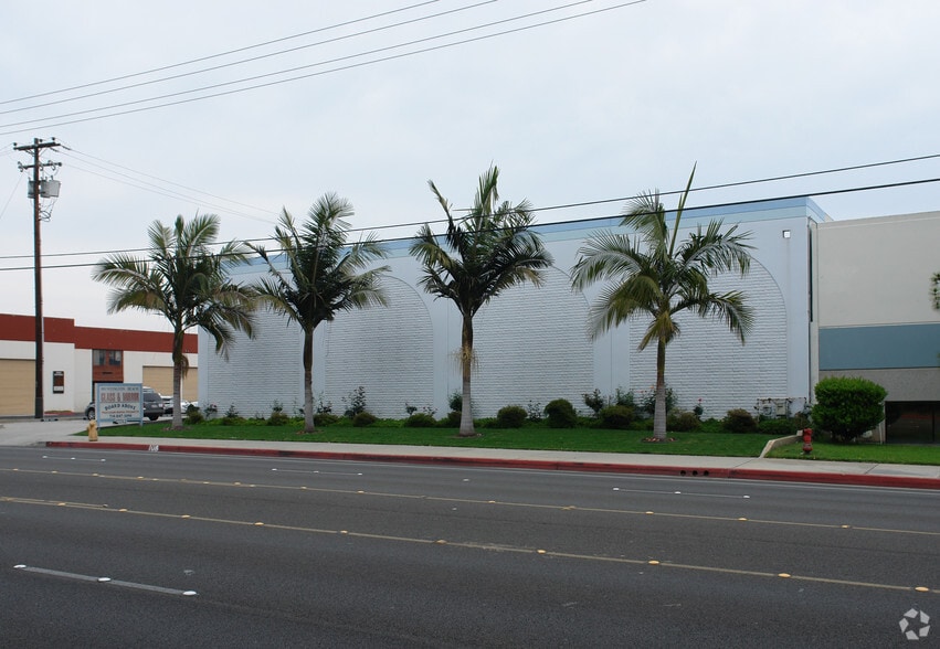 More Photos Of 17712 Gothard St, Huntington Beach Service For Lease