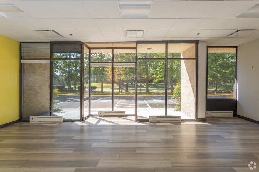More Photos Of 4801 Forbes Blvd, Lanham Office For Sale