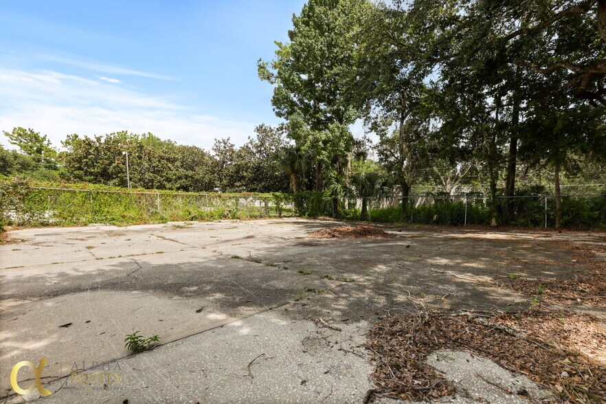 More Photos Of 5497 Benchmark Ln, Sanford Warehouse For Lease