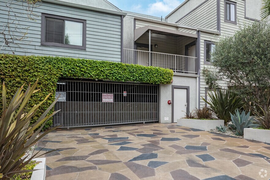 More Photos Of 6337 Primrose Ave, Los Angeles Apartments For Sale