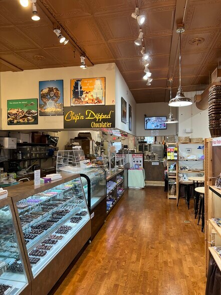 More Photos Of 344 New York Ave, Huntington Storefront For Lease