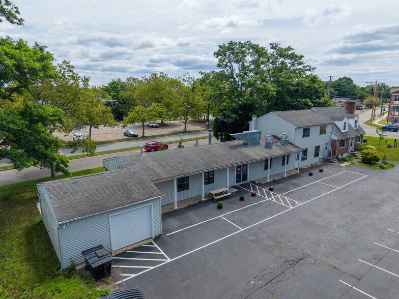 More Photos Of 93 Elm St, Old Saybrook Restaurant For Lease
