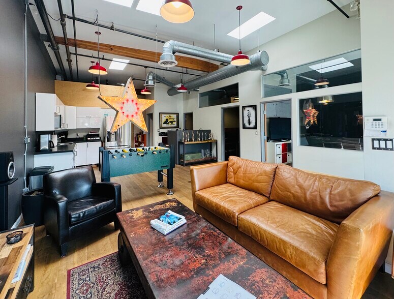 More Photos Of 6025 Washington Blvd, Culver City Office For Sale