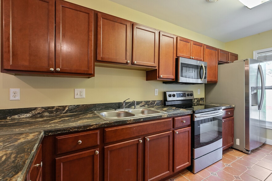 More Photos Of 618 N 1st St, Richmond Storefront Retail Residential For Sale