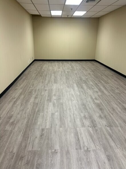 More Photos Of 2501 Commerce, Houston Warehouse For Lease