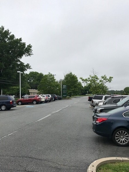 More Photos Of 153 E Chestnut Hill Rd, Newark Office For Lease