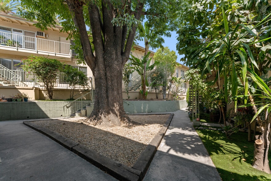 More Photos Of 2131 N Cahuenga Blvd, Los Angeles Apartments For Sale