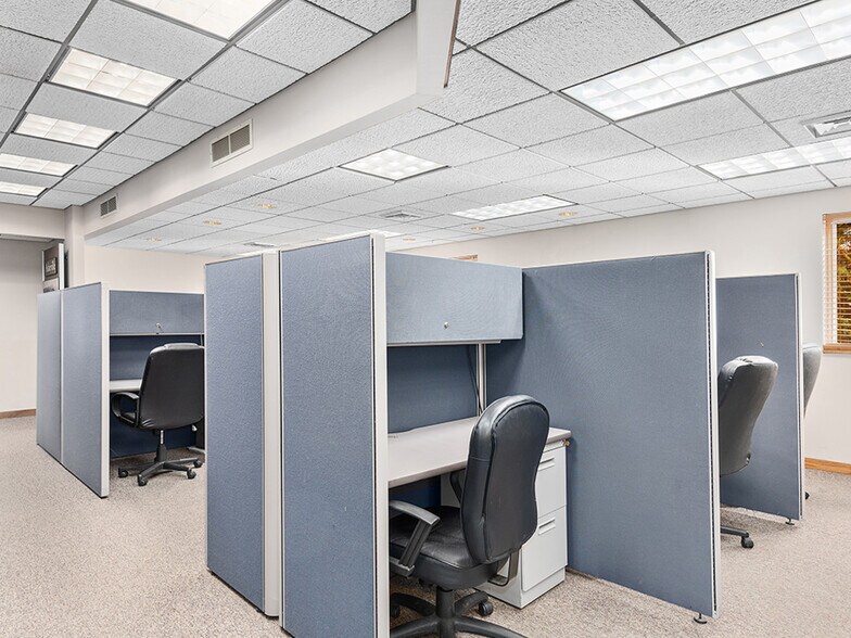 More Photos Of 7 Orchard St, Asheville Bank For Lease