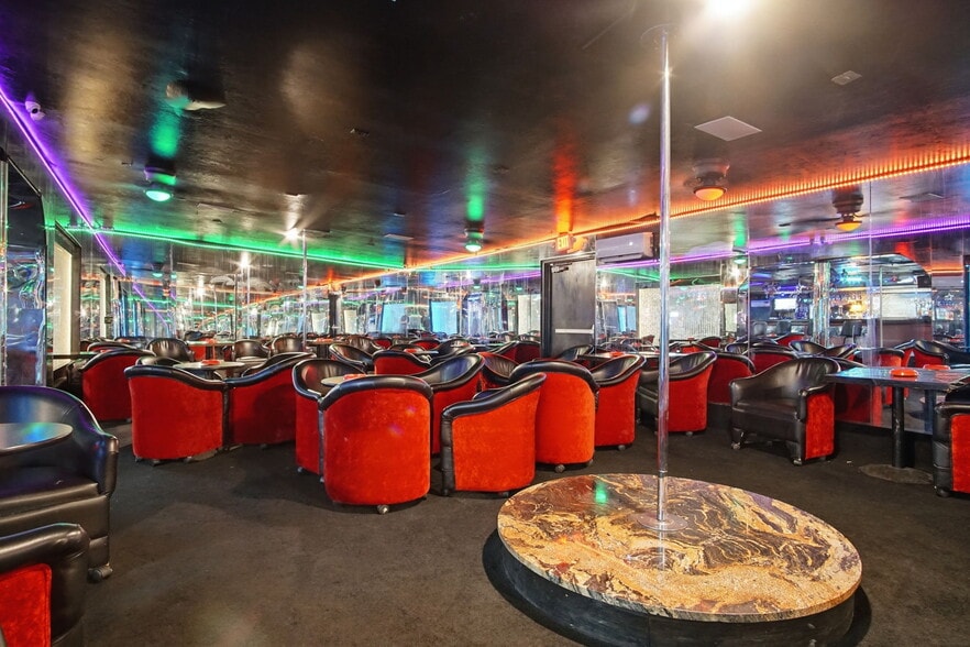 More Photos Of 1900 SE 59th Dr, Oklahoma City Bar For Sale