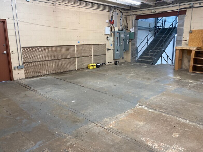 More Photos Of 1804 W 6th St, Lawrence Freestanding For Sale