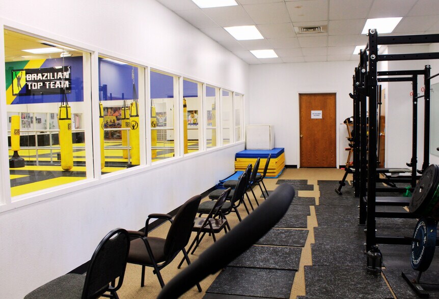 More Photos Of 4447 Thousand Oaks, San Antonio Freestanding For Sale