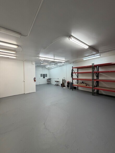 More Photos Of 913-915 S Victory Blvd, Burbank Storefront For Sale