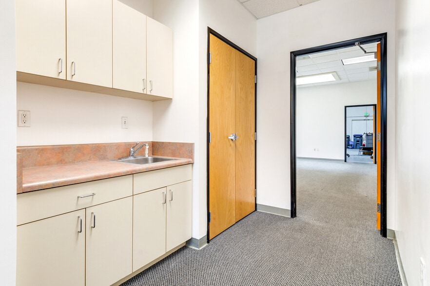 More Photos Of 339 N Berry St, Brea Light Manufacturing For Sale