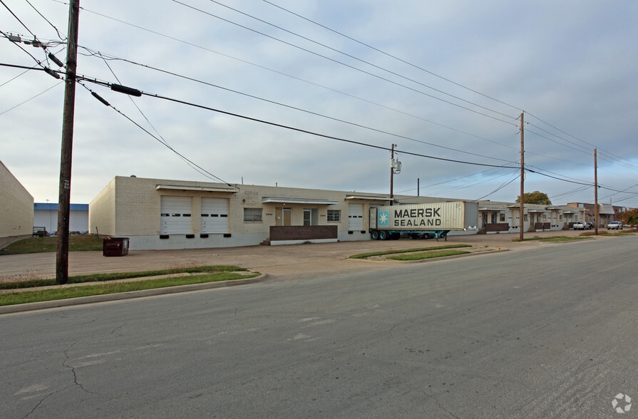 Primary Photo Of 2908-2948 Blystone Ln, Dallas Distribution For Lease