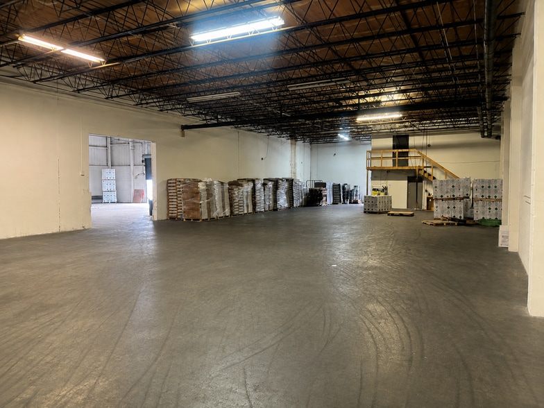 More Photos Of 6316 Anderson Rd, Tampa Industrial For Lease