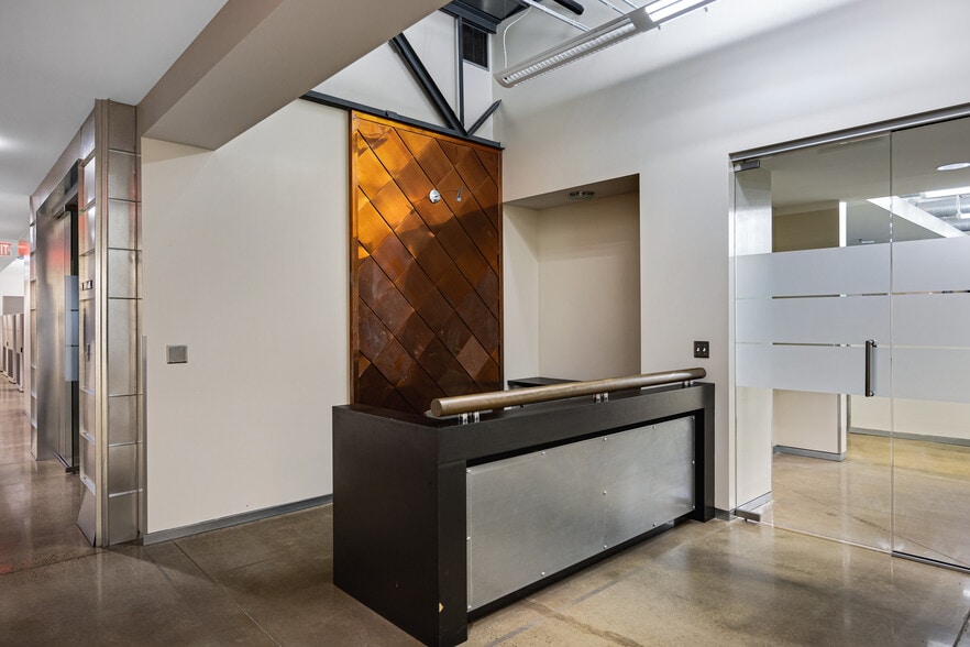 More Photos Of 1850 E Riverview Dr, Phoenix Manufacturing For Lease