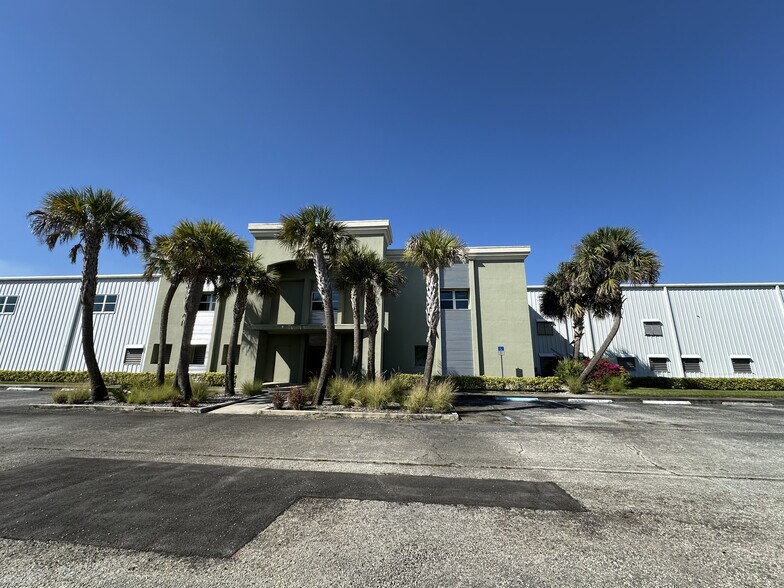 More Photos Of 625 66th Ave SW, Vero Beach Manufacturing For Sale