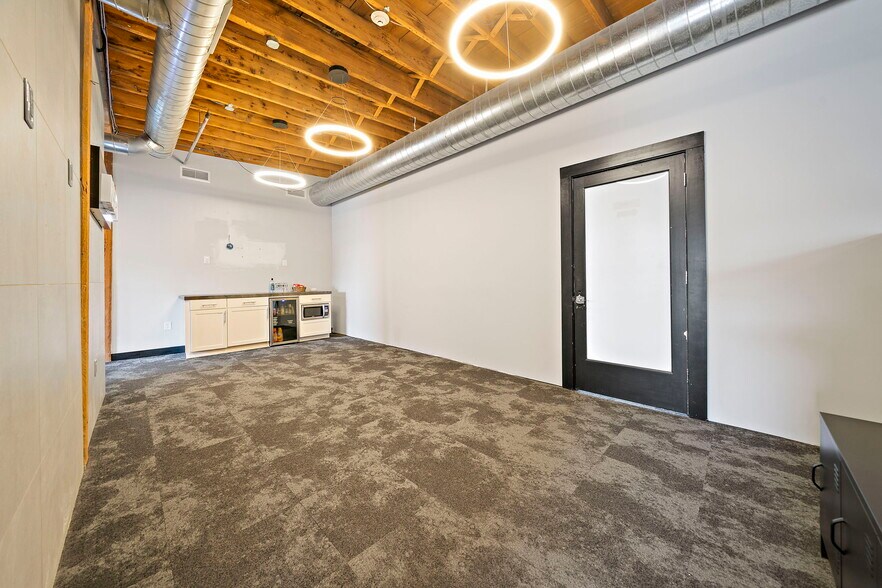 More Photos Of 12-16 Ericsson St, Boston Warehouse For Lease