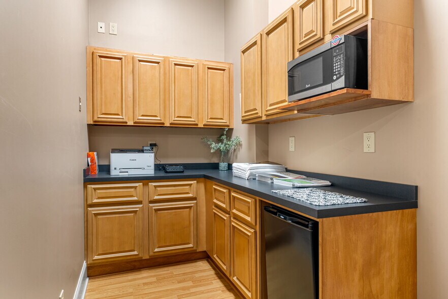 More Photos Of 222 Pearl St, New Albany Office Residential For Sale