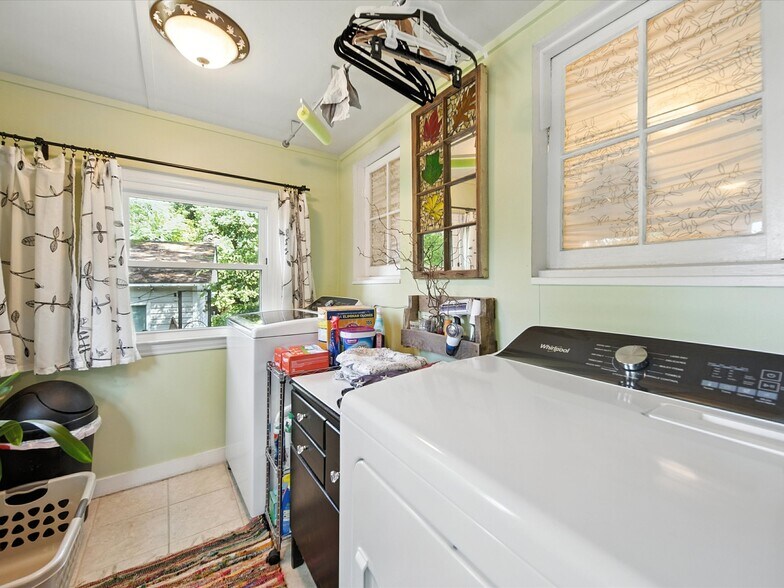 More Photos Of 221 N Main St, Clover Hospitality For Sale