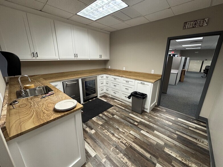 More Photos Of 7501 Jenny Lind Rd, Fort Smith Office For Sale