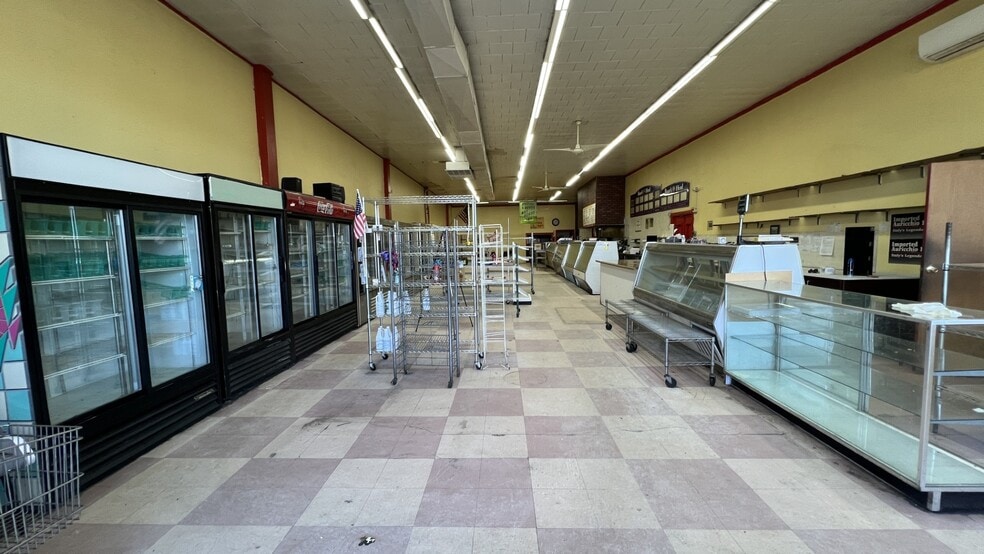 More Photos Of 4222-4258 Hicksville Rd, Bethpage Storefront For Lease