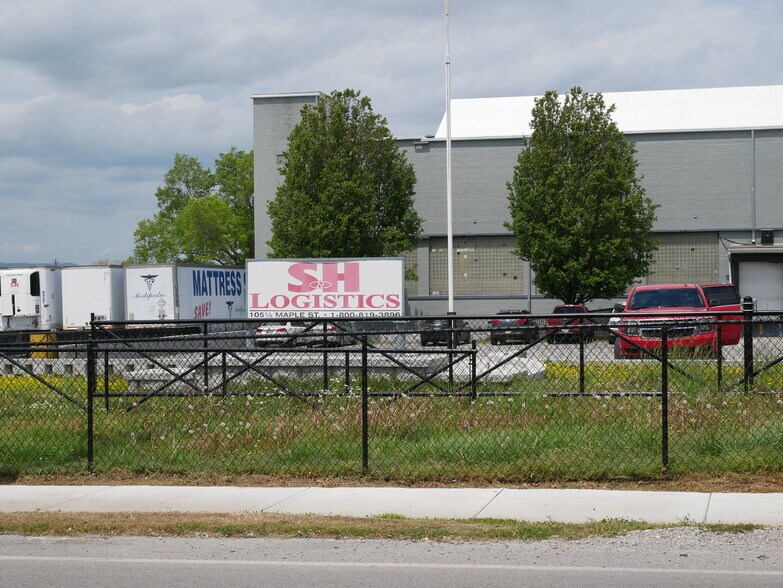 More Photos Of 105 Maple St, Rossville Light Distribution For Lease