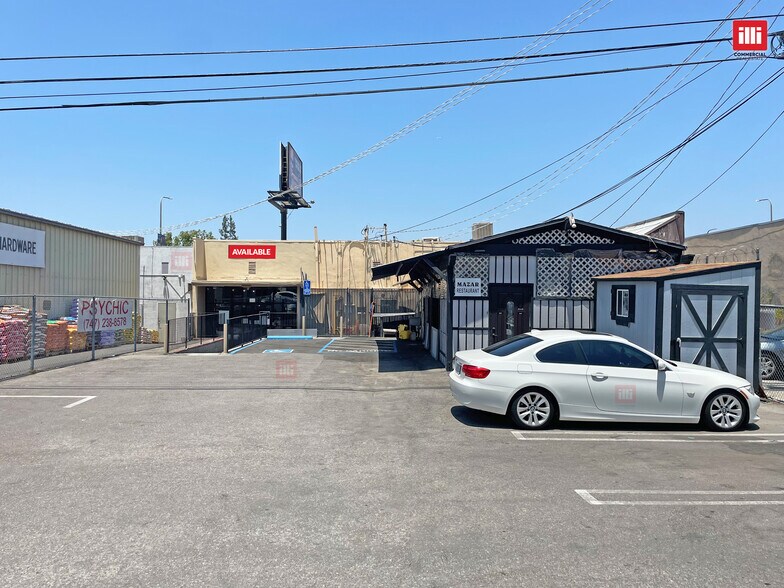 More Photos Of 21926-21928 Ventura Blvd, Woodland Hills Storefront For Lease