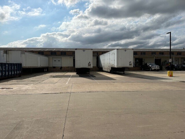 More Photos Of 2 Johnson Dr, Raritan Manufacturing For Lease